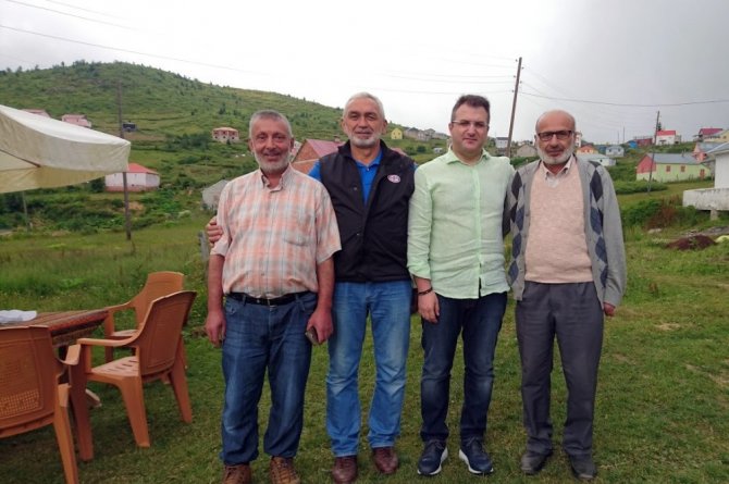 Gazeteci-Yazar Cem Küçük memleketi Giresun’da stres attı