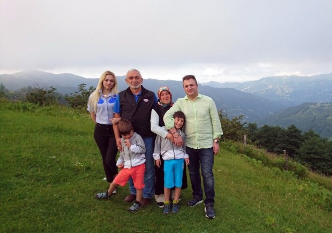 Gazeteci-Yazar Cem Küçük memleketi Giresun’da stres attı