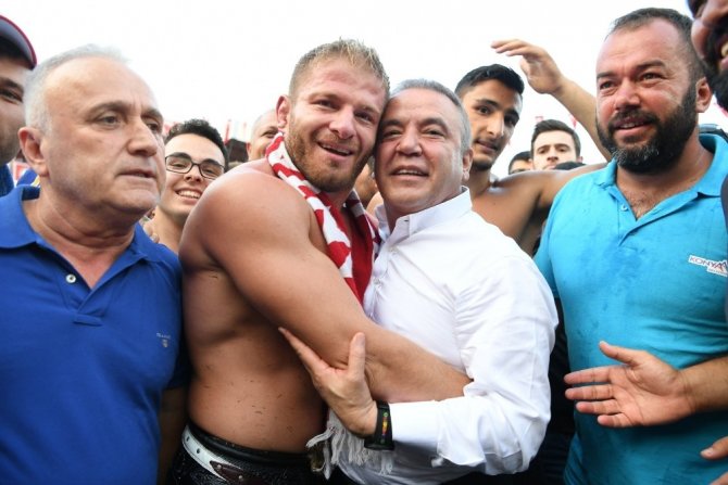 Kırkpınar’da altın kemer İsmail Balaban’ın