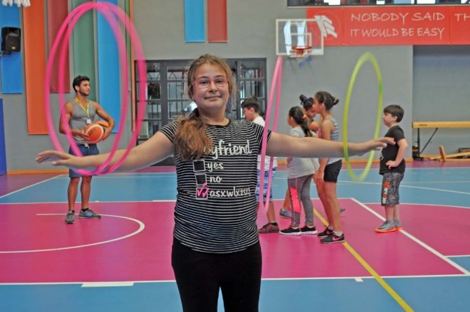 Yaz okulunda eğlenerek öğreniyorlar