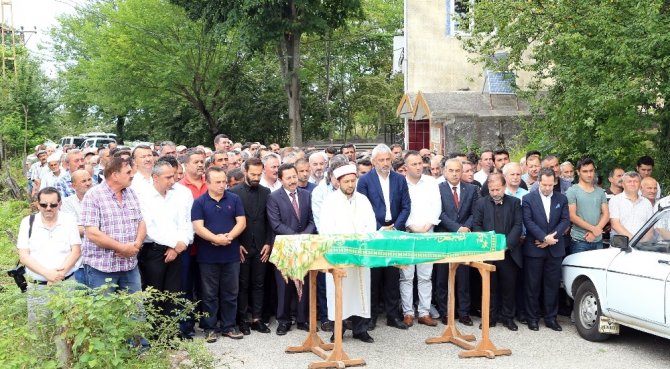 Medyum Memiş annesini kaybetti