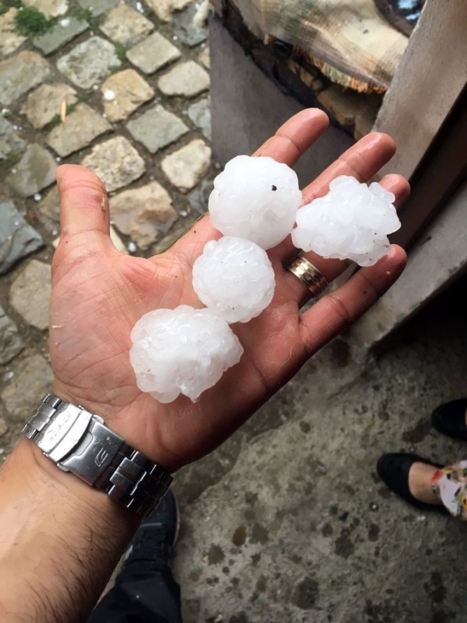 Kastamonu’da yumurta büyüklüğünde yağan dolu paniğe neden oldu