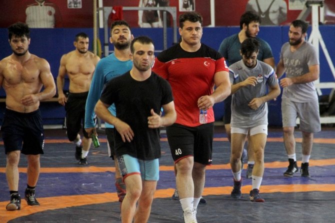 Milli güreşçi Rıza Kayaalp’in Dünya Şampiyonası’nda tek hedefi altın madalya