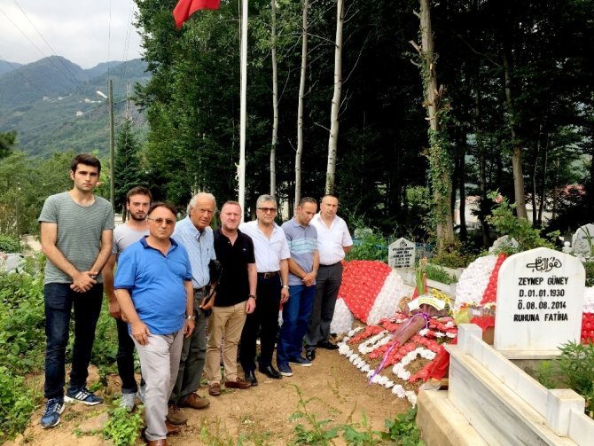 Galatasaraylı şehidin mezarına Fenerbahçeli taraftarlardan ziyaret