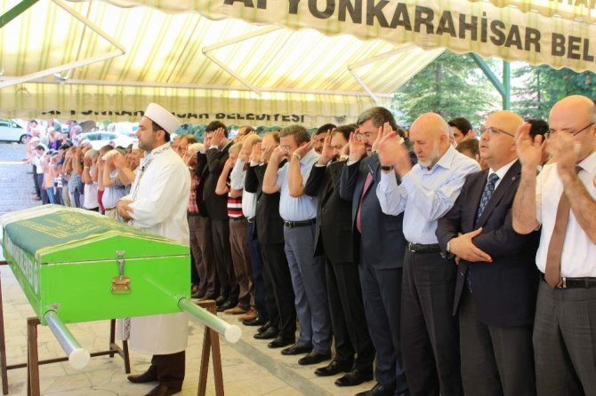 Bakan Eroğlu, İbrahim Yurdunuseven’in annesinin cenazesine katıldı