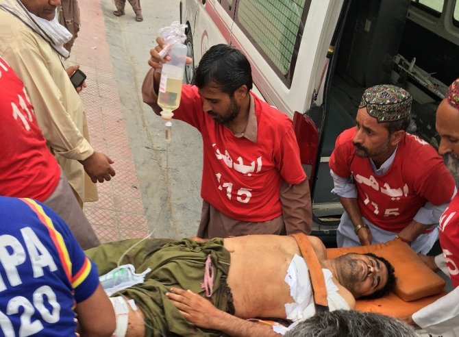 Pakistan’da silahlı saldırı: 4 ölü