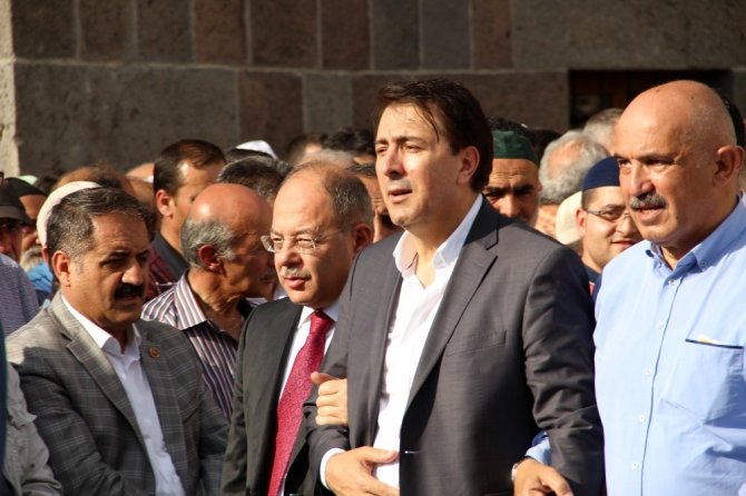 Başbakan Yardımcısı Recep Akdağ, Milletvekili Aydemir’in annesinin cenazesine katıldı