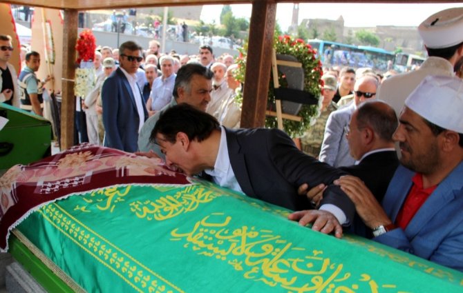 Başbakan Yardımcısı Recep Akdağ, Milletvekili Aydemir’in annesinin cenazesine katıldı