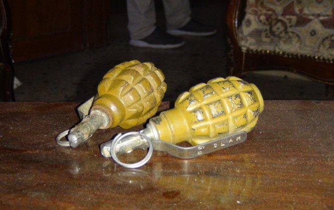 Gaziantep’te polisin baskın yaptığı evden 2 el bombası çıktı