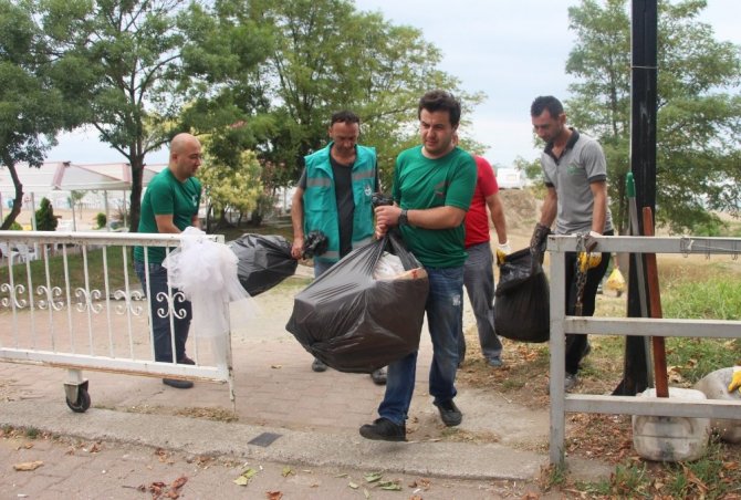 Giresun’da belediye çalışanları plaj ve altgeçitleri temizleme kampanyası başlattı