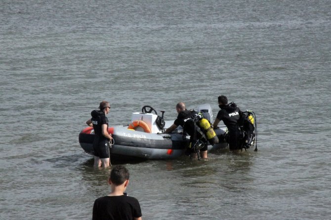 ’Halı sahaya’ diyerek denize giden 3 çocuktan biri boğuldu