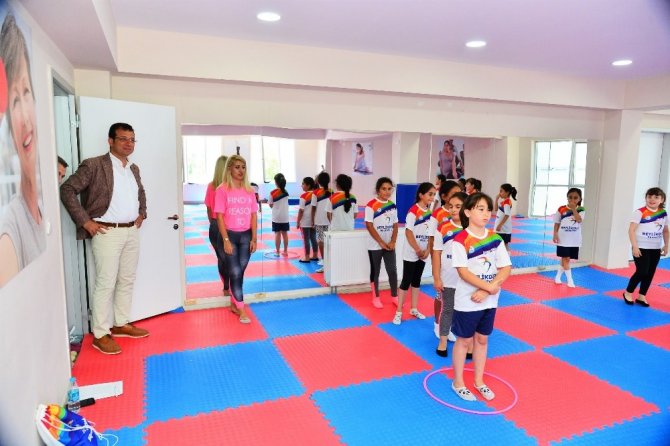 Başkan İmamoğlu, Yaz Spor Okulları’nı ziyaret etti