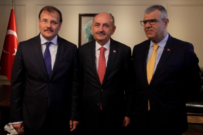 Veysi Kaynak, Başbakan Yardımcılığı görevini Hakan Çavuşoğlu’na devretti