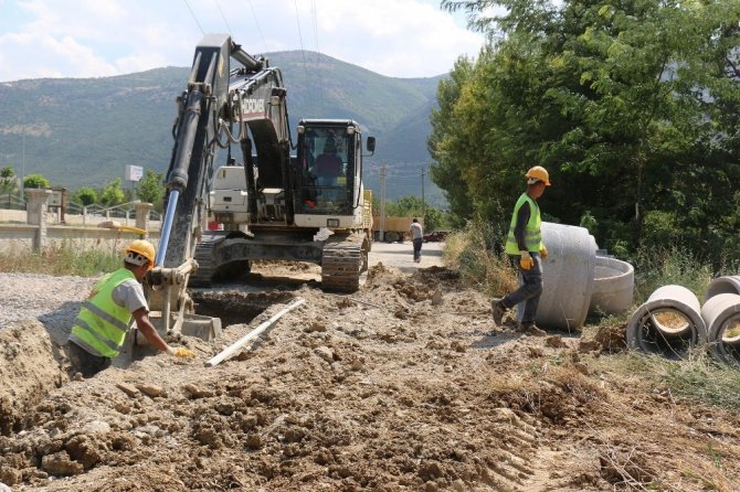 Akşehir’in mahallelerine yeni kanalizasyon şebekesi