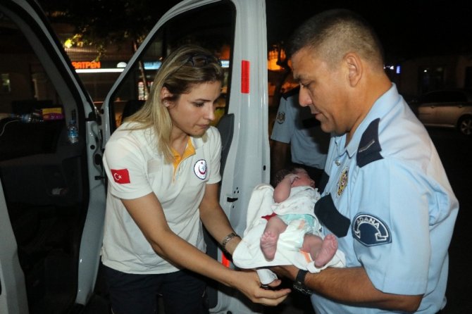 Adana’da yeni doğmuş bebeği çöpe bıraktılar