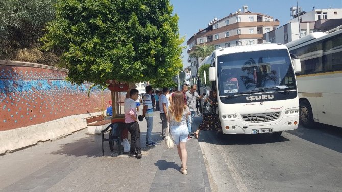 Antalya’da otobüs beklemek