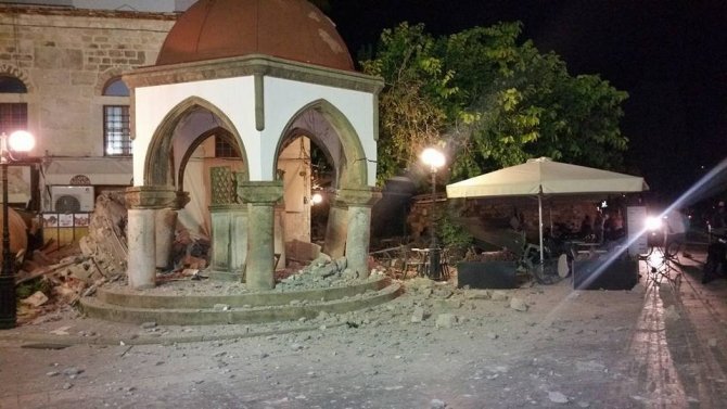 Kos Adası’ndaki caminin minaresi yıkıldı, büyük hasar oluştu