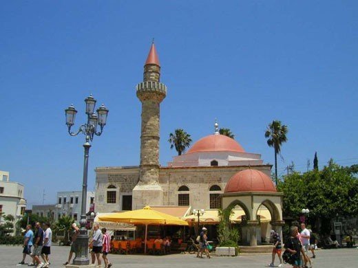 Kos Adası’ndaki caminin minaresi yıkıldı, büyük hasar oluştu