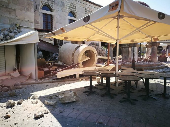 Kos Adası’ndaki Defterdar İbrahim Efendi Camii’nde büyük hasar