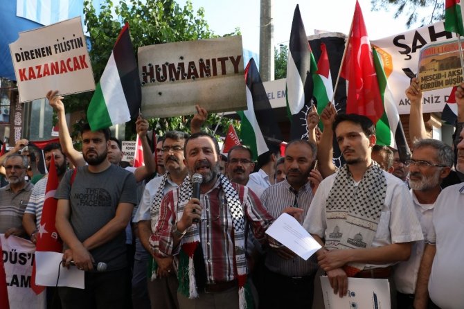 Antalya’da İsrail protesto edildi