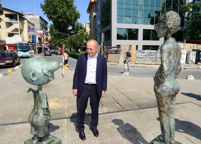 Avanak Avni ve Oğuz Aral heykelleri Kadıköy’de