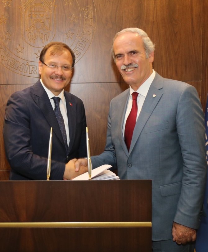 Başbakan Yardımcısı Çavuşoğlu’dan Büyükşehir’e ziyaret