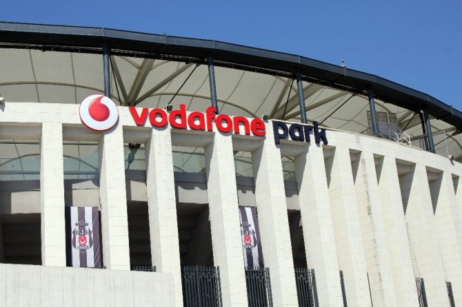 ‘Vodafone Arena’da isim değişikliği sonrası tabela da değişti