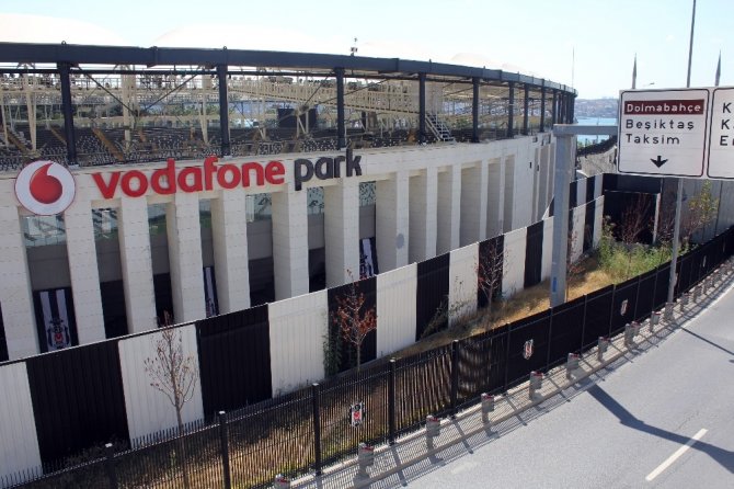 ‘Vodafone Arena’da isim değişikliği sonrası tabela da değişti