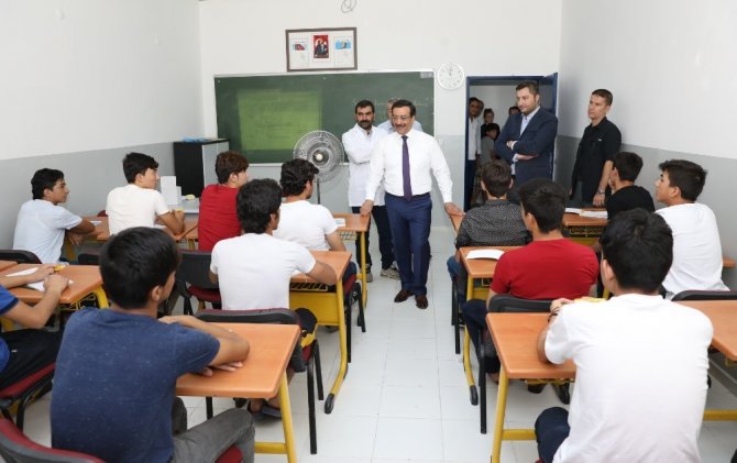 Başkan Atilla, Türkiye’nin en büyük meslek edindirme kampüsünü gezdi