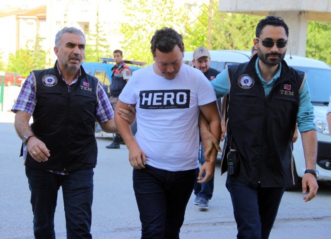Eskişehir’de ’Hero’ tişörtü giyen kişi gözaltına alındı