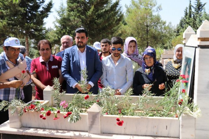 Şehit Gazeteci Kemal Bağcı mezarı başında anıldı