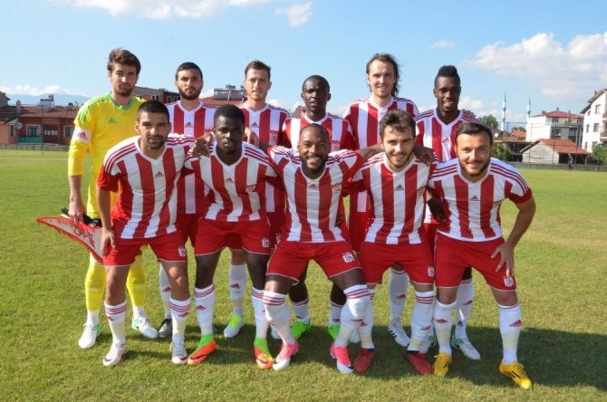 Sivasspor hazırlık maçından beraberlikle ayrıldı