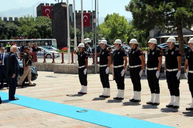 TBMM Başkanı Kahraman: "15 Temmuz darbe teşebbüsü değil, Türkiye’yi işgal teşebbüsüdür"