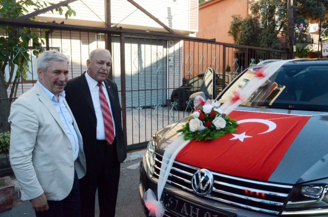 Belediye başkanı şehit ailesine düğünde makam aracını tahsis edip, şoförlüğünü yaptı