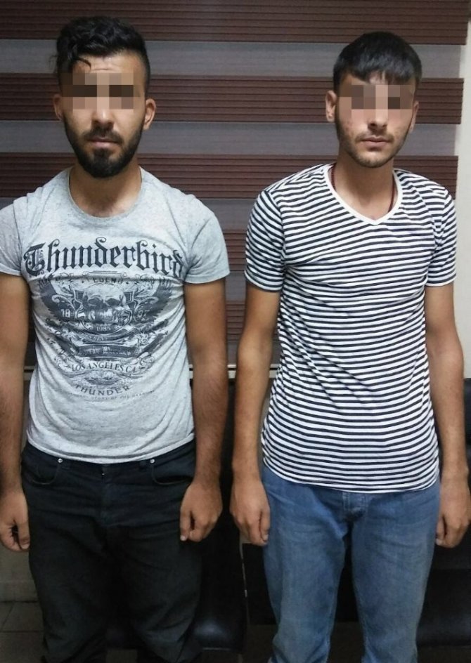 Adana’da torbacılık yapan 2 çocuk suçüstü yakalandı