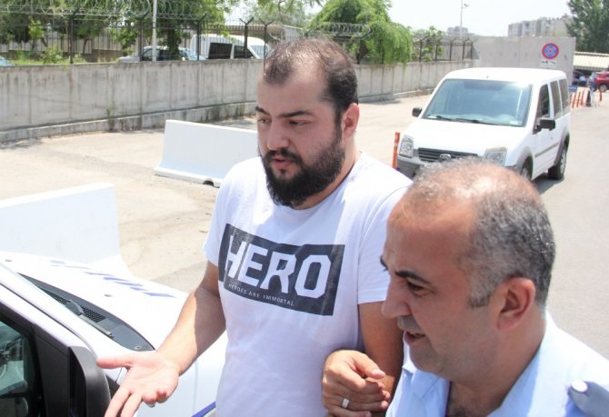 "Hero" yazılı tişörtle sınava girdi gözaltına alındı