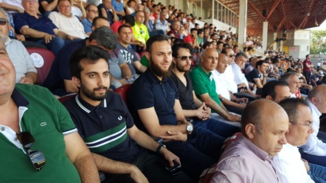Evkur Yeni Malatyaspor’da yeni transfer Barazite takımını tribünden izledi