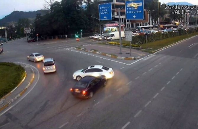 Karabük’te trafik kazaları mobese kamerasında