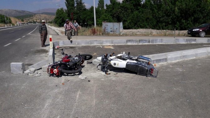 Beyşehir’de motosikletler çarpıştı: 1 ölü, 2 yaralı