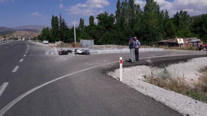 Beyşehir’de motosikletler çarpıştı: 1 ölü, 2 yaralı