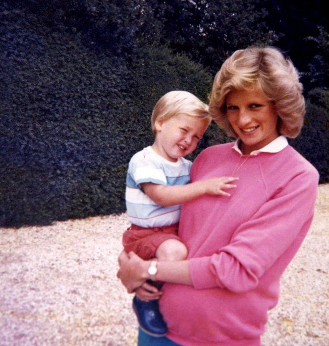 Prens William ve Harry, anneleri Diana’yı anlattı