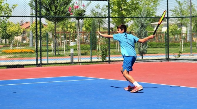 14 Yaş Yaz Kupası Tenis Turnuvası başladı