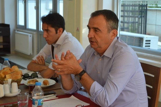 Ayvalık Belediye Başkanı Gençer’den basın mensuplarına kahvaltılı jest