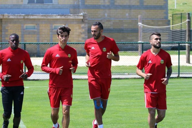 Evkur Yeni Malatyaspor’da Sağlam 6 futbolcuyu gözden çıkardı