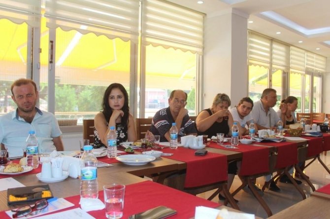 Ayvalık Belediye Başkanı Gençer’den basın mensuplarına kahvaltılı jest