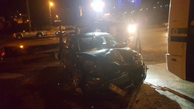 Zonguldak’ta halk otobüsü otomobille çarpıştı: 2 yaralı