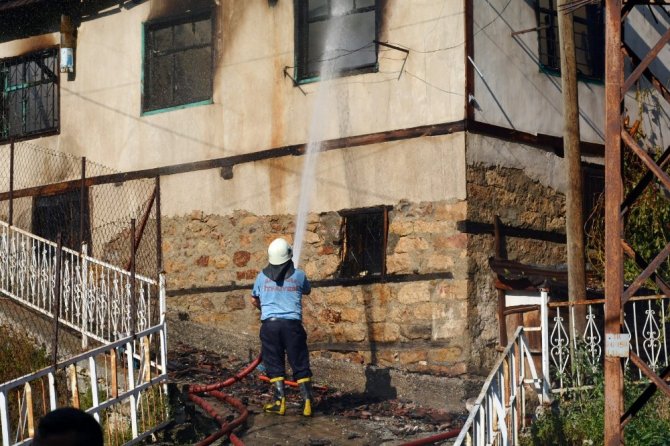 Beypazarı’nda ev yangını: 4 yaralı