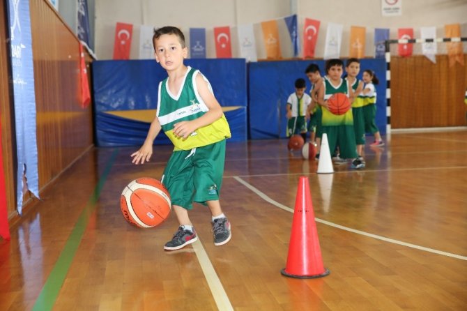 Darıca Yaz Spor Okulları eğitimlerini sürdürüyor