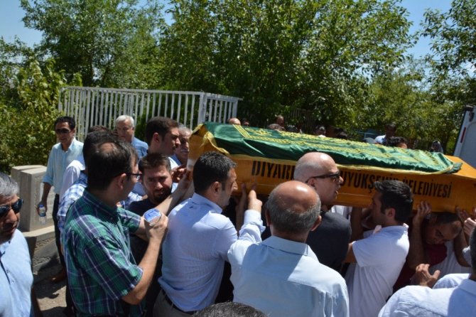 DÜ Tıp Fakültesi eski dekanı Prof. Dr. Ekrem Müftüoğlu vefat etti