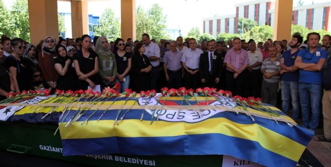 Kalp krizi geçiren öğretim görevlisi Enver Kılınç, göz yaşları ile son yolculuğuna uğurlandı